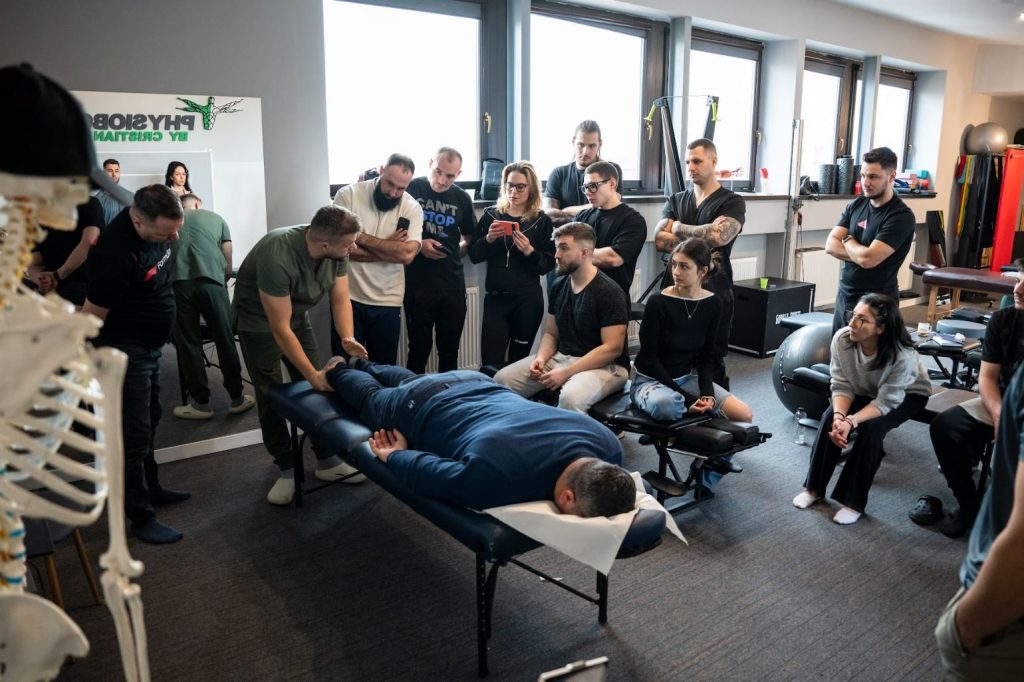 Ce cursuri îți oferă calificare în masaj terapeutic? MedBoost Academy te pregătește practic și profesionist
