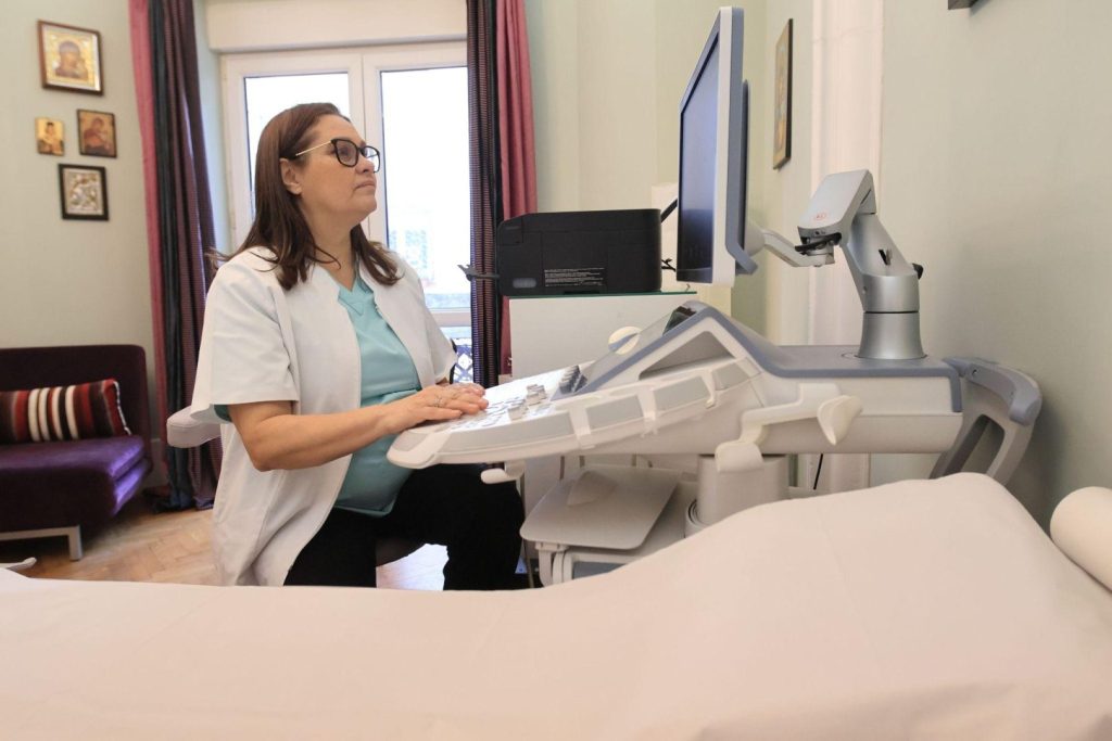 Dr Lorena Turculet – când tratăm chirurgical displazia de col uterin și când NU este cazul
